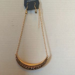 NWT. Paparazzi earring and necklace set. (N115)